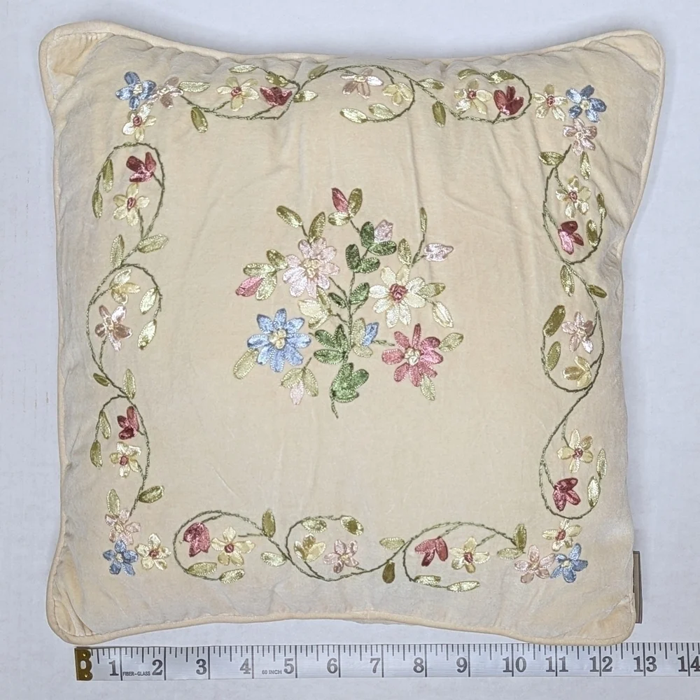 Vintage NWT Ribbon Creamy Velvet Floral Victoria's Garden 13
